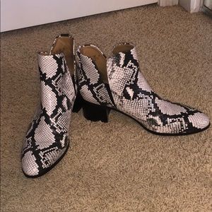 White snakeskin FrancoSarto booties